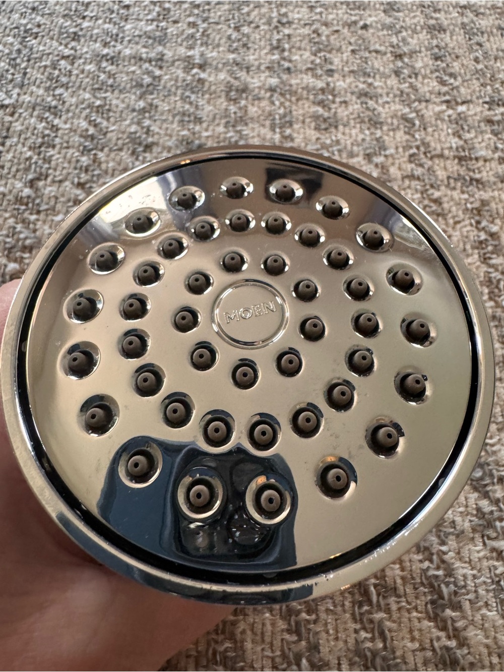 Moen A112.18.1M Round Chrome Wall Mount Shower Head Self-Clean Nozzle 2.5 gpm